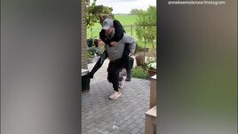 Juve, De Ligt la prova di forza è...con la fidanzata!