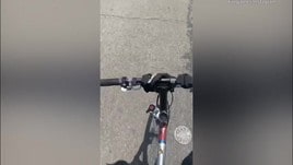 Nba, LeBron James in bici per Los Angeles