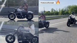 Ibrahimovic sfreccia sulla sua Harley-Davidson in compagnia di Calhanoglu