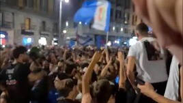 Napoli esplode di gioia: festa in piazza!