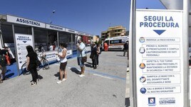 Coronavirus, focolaio Mondragone: tutti in fila per il tampone