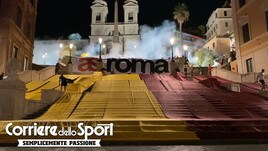 Spettacolo Roma: Piazza di Spagna si tinge di giallorosso per i 93 anni del club