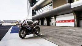 Nuova BMW M 1000 RR | le immagini