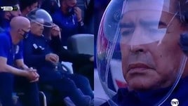 Maradona, la maschera anti Coronavirus è un casco