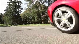 Prova Ferrari Roma: l'eleganza nella Capitale degli Anni 60 VIDEO