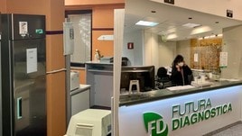 Lazio, ecco il laboratorio dei tamponi al centro dell’indagine