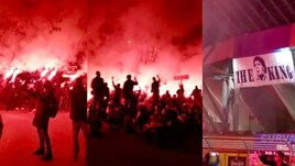 Maradona, l'omaggio dei tifosi del Napoli: fumogeni e cori per Diego