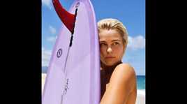 Felicity Palmateer: "Surfo nuda come opera d'arte"