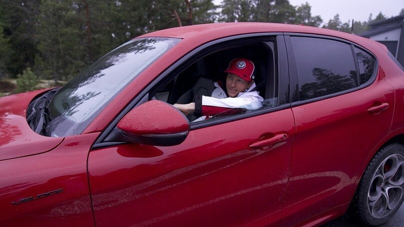 Raikkonen con una nuova Alfa Romeo Stelvio Veloce