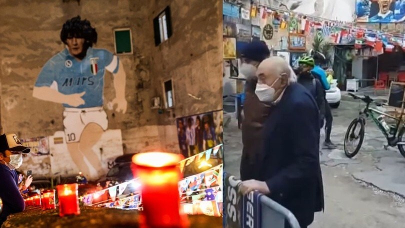 Napoli, l'ex presidente Ferlaino davanti al murales di Maradona