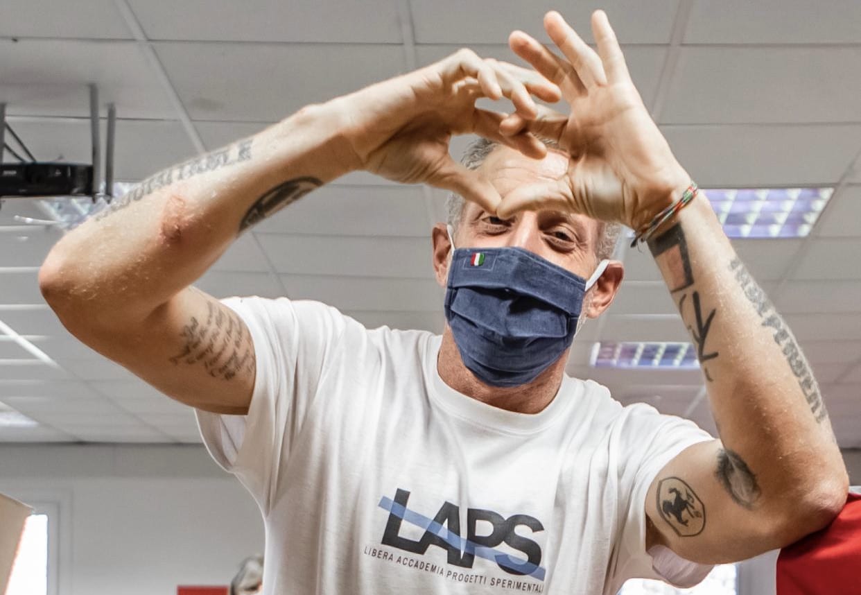 Lapo Elkann dona 450mila euro alle famiglie italiane in difficoltà