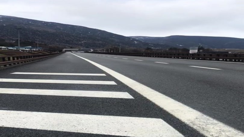 Vaccino Covid, le prime dosi italiane arrivano con la scorta di sicurezza della Polizia Stradale