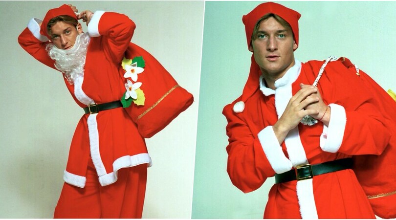 Francesco Totti si trasforma in Babbo Natale