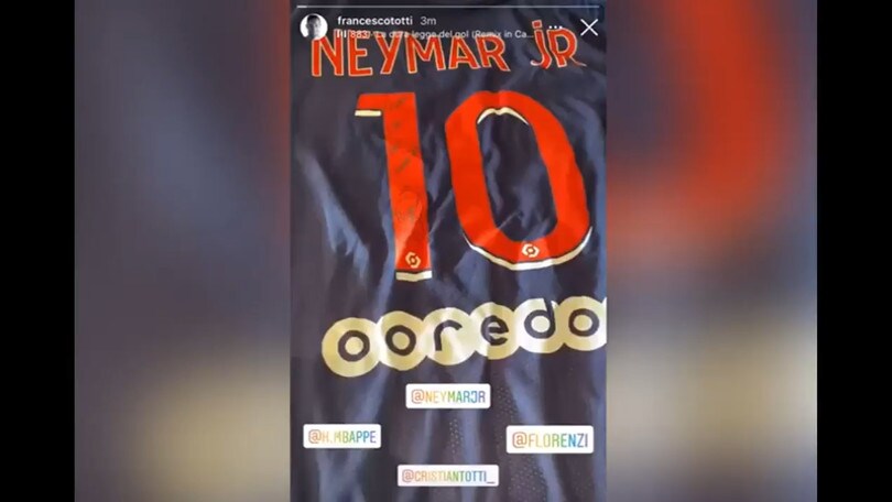 Florenzi, Neymar e Mbappé regalano le maglie del Psg a Totti e Cristian
