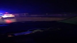 Maltempo a Napoli, un'auto finisce travolta dalle onde!