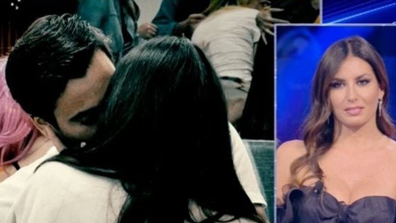 Pretelli-Salemi, Gregoraci gelosa: la frecciatina dopo il bacio