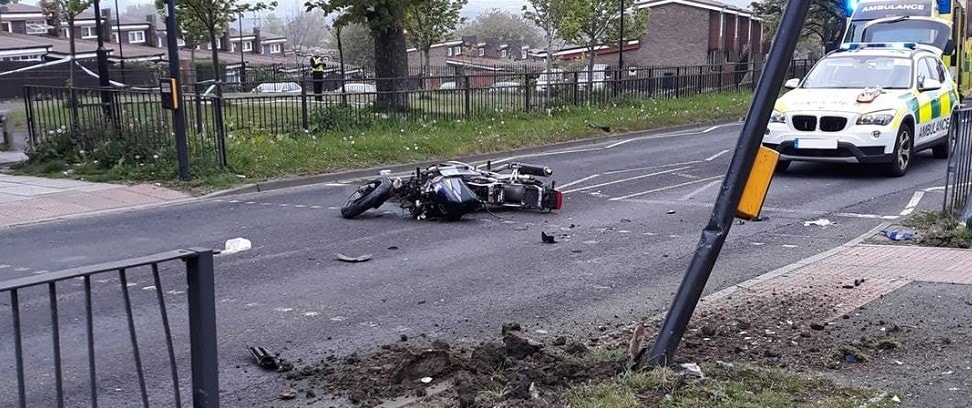 Insegue i ladri che gli hanno rubato la moto, la fuga finisce in tragedia