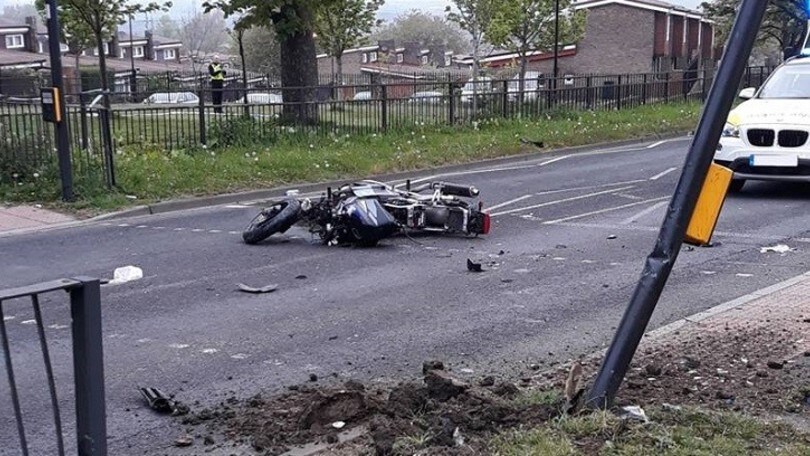 Insegue i ladri che gli hanno rubato la moto, la fuga finisce in tragedia