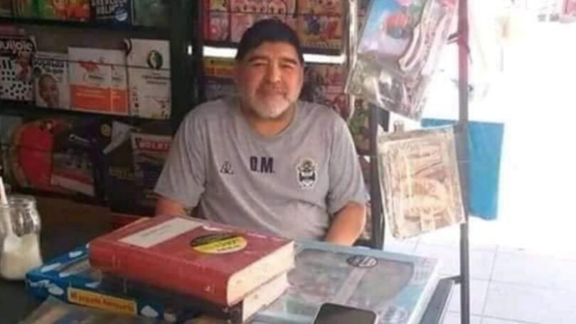 Maradona, giallo sui social: “È lui o è un sosia?”