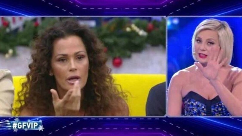 Antonella Elia attacca Samantha De Grenet: "Sei la regina del gorgonzola"