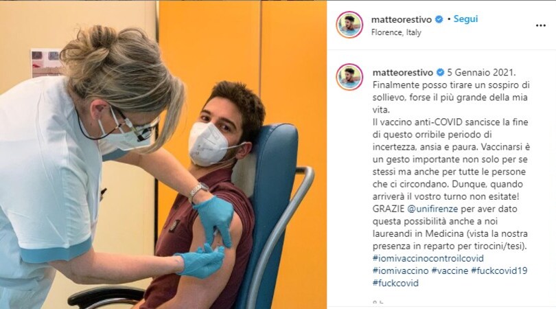 Matteo Restivo è il primo atleta italiano a sottoporsi al vaccino contro il Covid. Like di Magnini