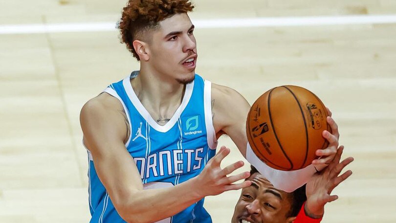 Nba, LaMelo Ball nella storia e Charlotte vince ancora