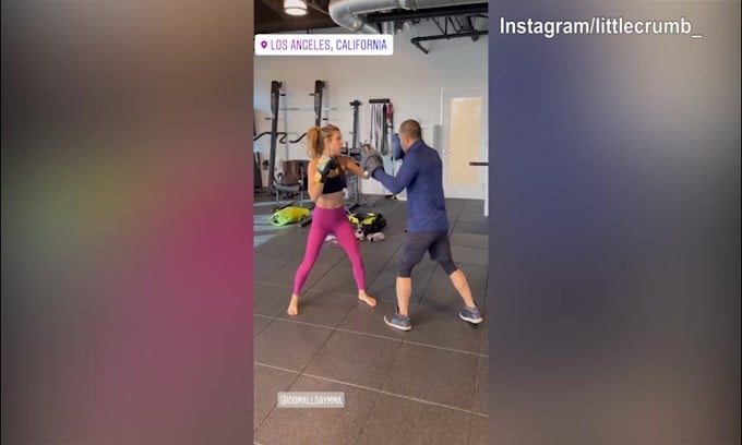 Kickboxing per Elisabetta Canalis, che allenamento!
