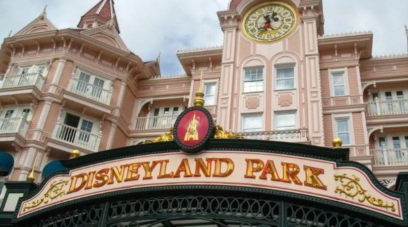 Covid, il Disneyland Resort di Los Angeles diventa un mega centro vaccinazioni