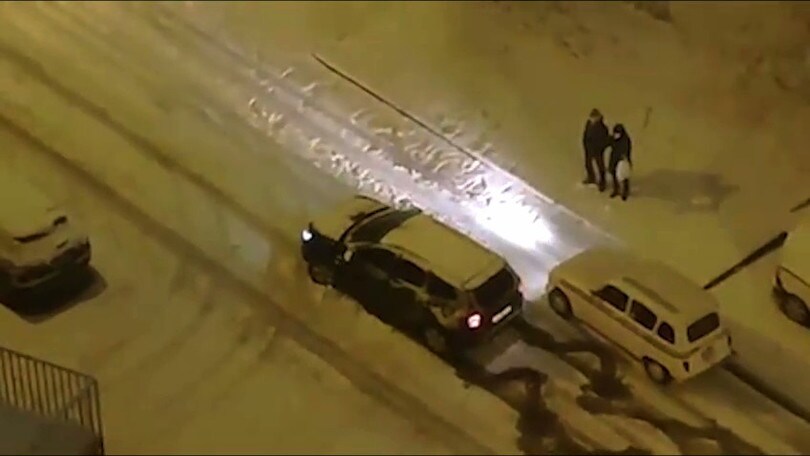Renault 4, sorpasso spavaldo sulla neve