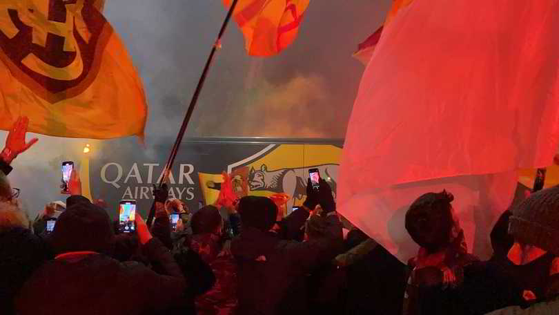 Il pullman della Roma parte da Trigoria accompagnato dai tifosi