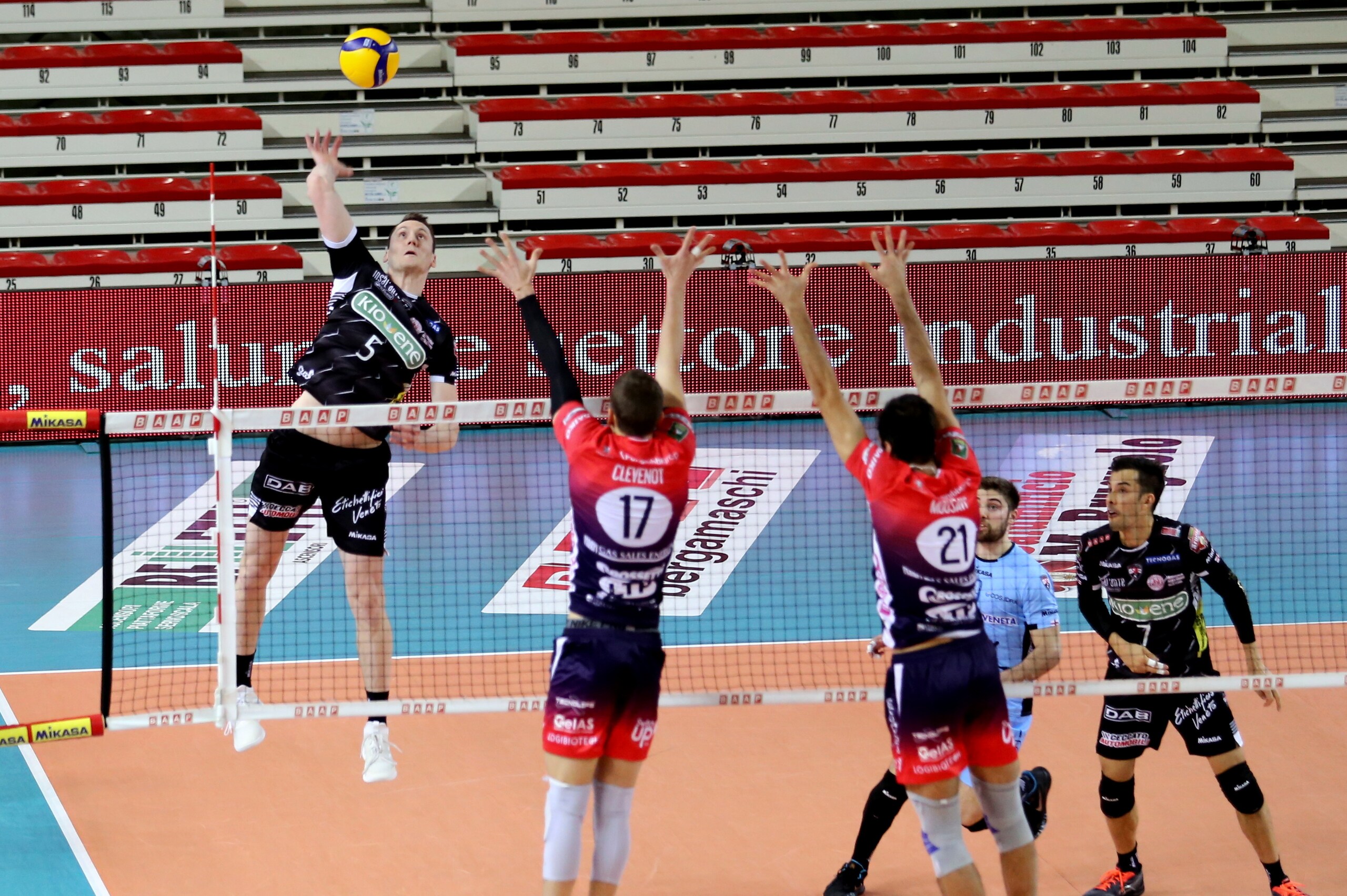 Perugia batte Milano, vincono fuori Piacenza e Ravenna