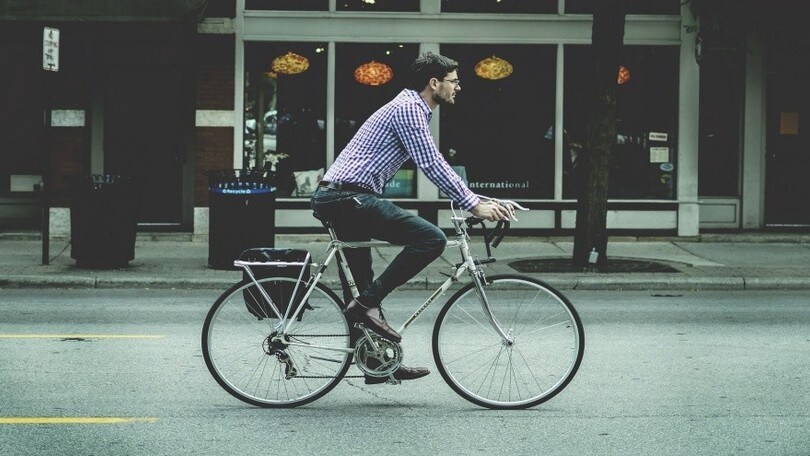 Mobilità: cresce l’interesse degli italiani per le bici, i comuni reggono il passo
