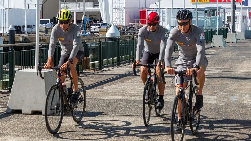 Luna Rossa Prada Pirelli pedala con Titici