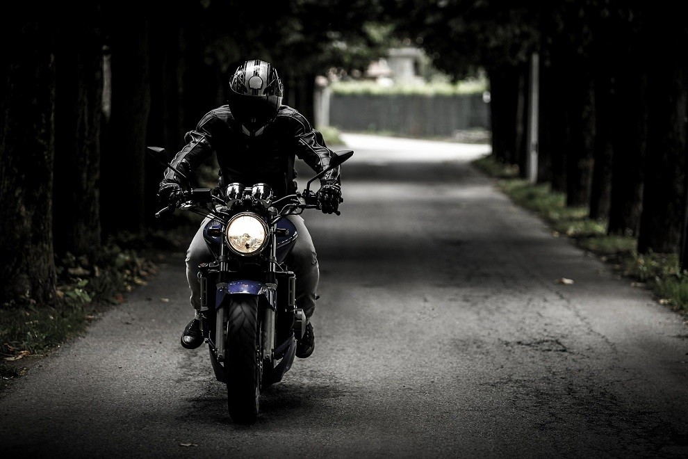 Rubi una moto? La Polizia non ti insegue!