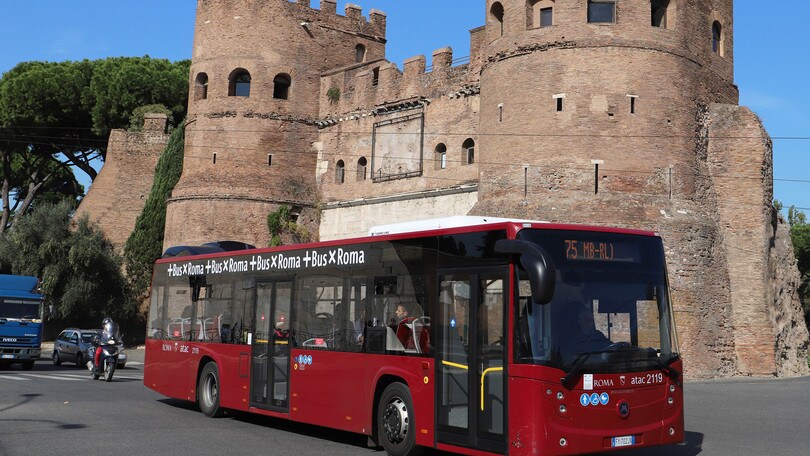 Roma, attivi i bus turistici della linea S per evitare gli assembramenti