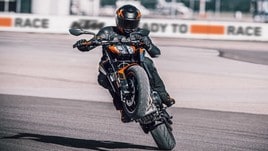 Nuova KTM 890 Duke, naked media da 115 cv