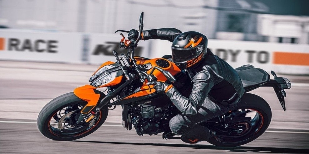 Nuova KTM 890 Duke, naked media da 115 cv