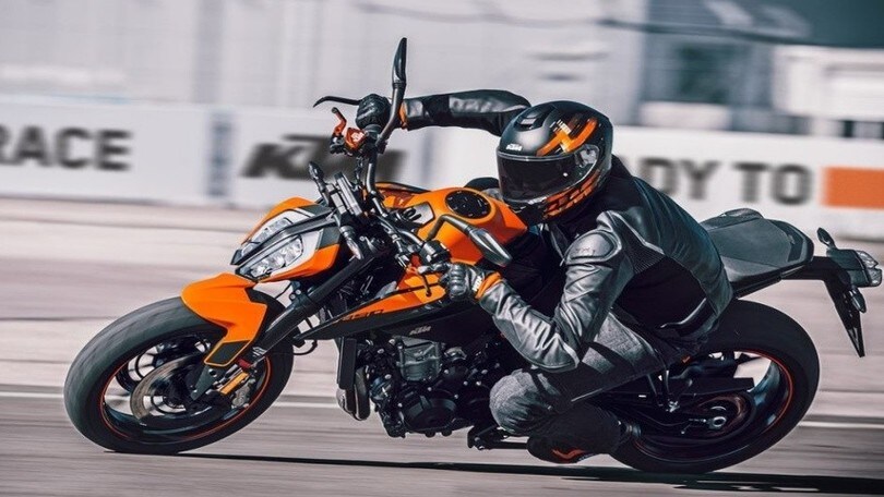 Nuova KTM 890 Duke, naked media da 115 cv
