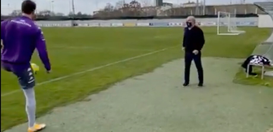 Fiorentina, Commisso e Vlahovic palleggiano a fine allenamento