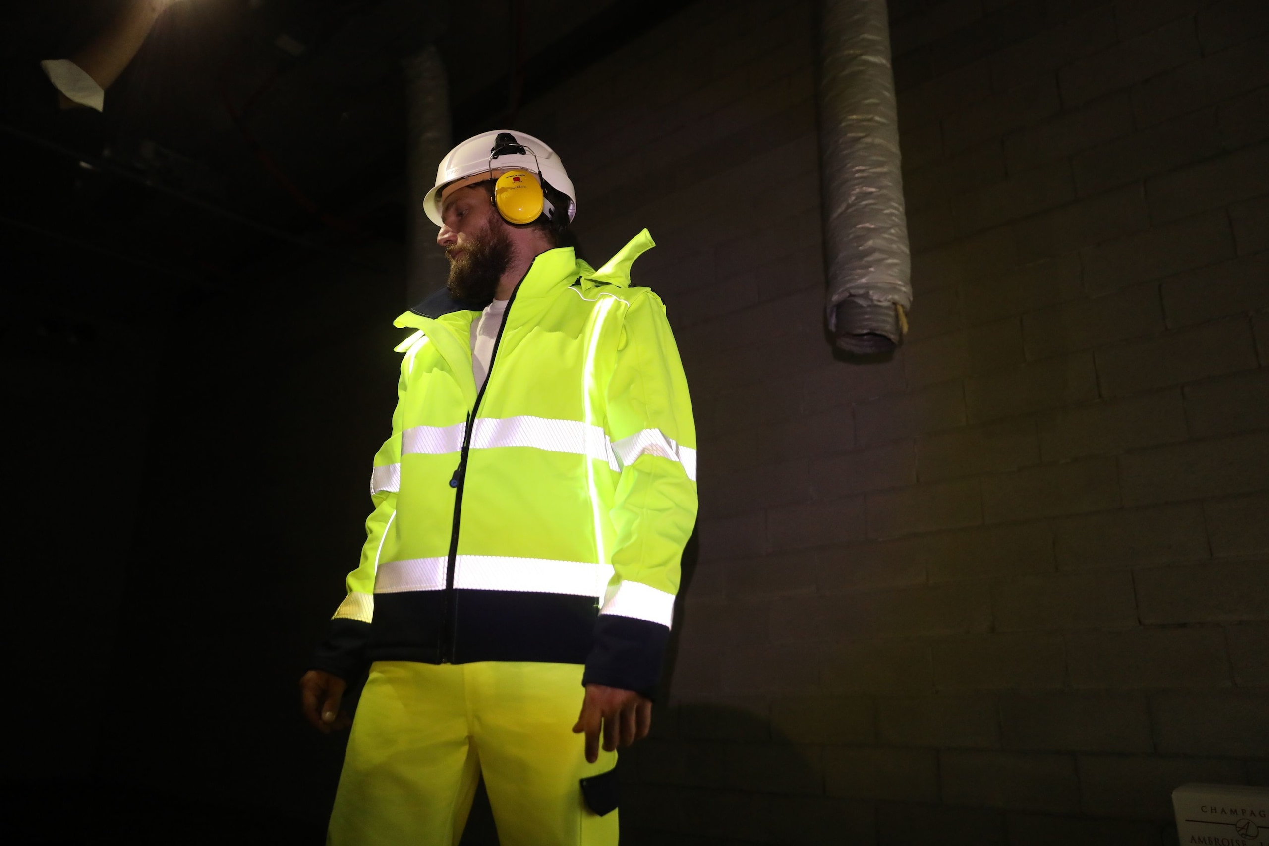 Rossini FlashUp Hi Vis, la giacca LED luminosa che accende la sicurezza