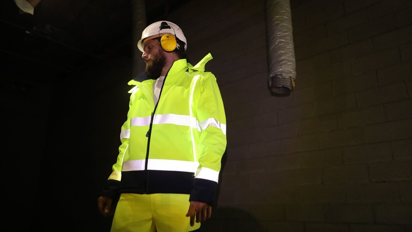 Rossini FlashUp Hi Vis, la giacca LED luminosa che accende la sicurezza
