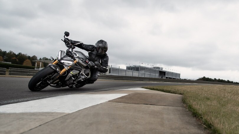Nuova Triumph Speed Triple 1200 RS: le immagini