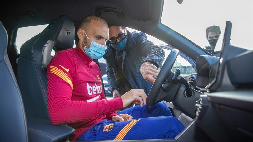 Cupra e Barcellona, i calciatori personalizzano le auto