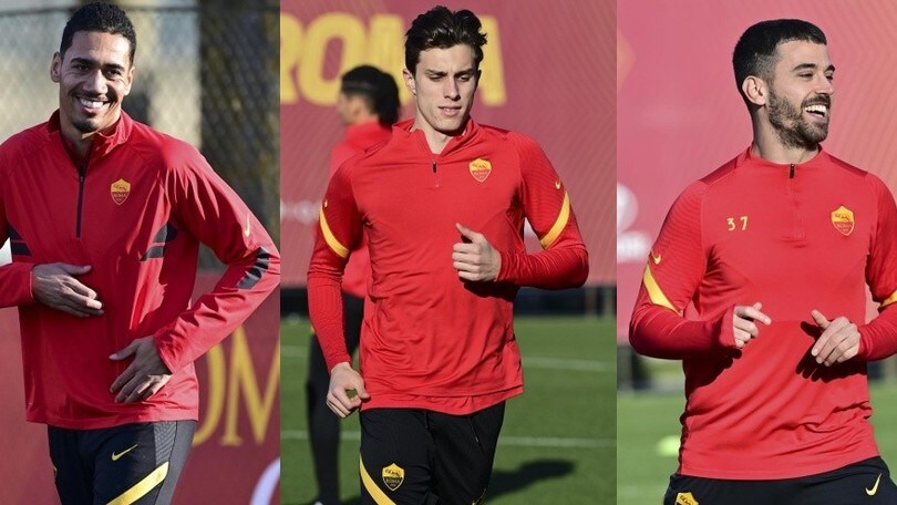 Roma, Smalling punta al riscatto, Calafiori torna in gruppo: sorrisi a Trigoria