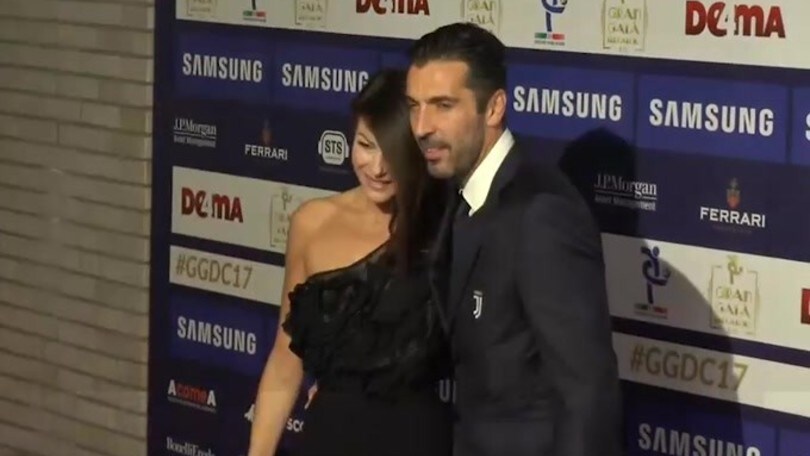 Buffon compie 43 anni, la leggenda continua