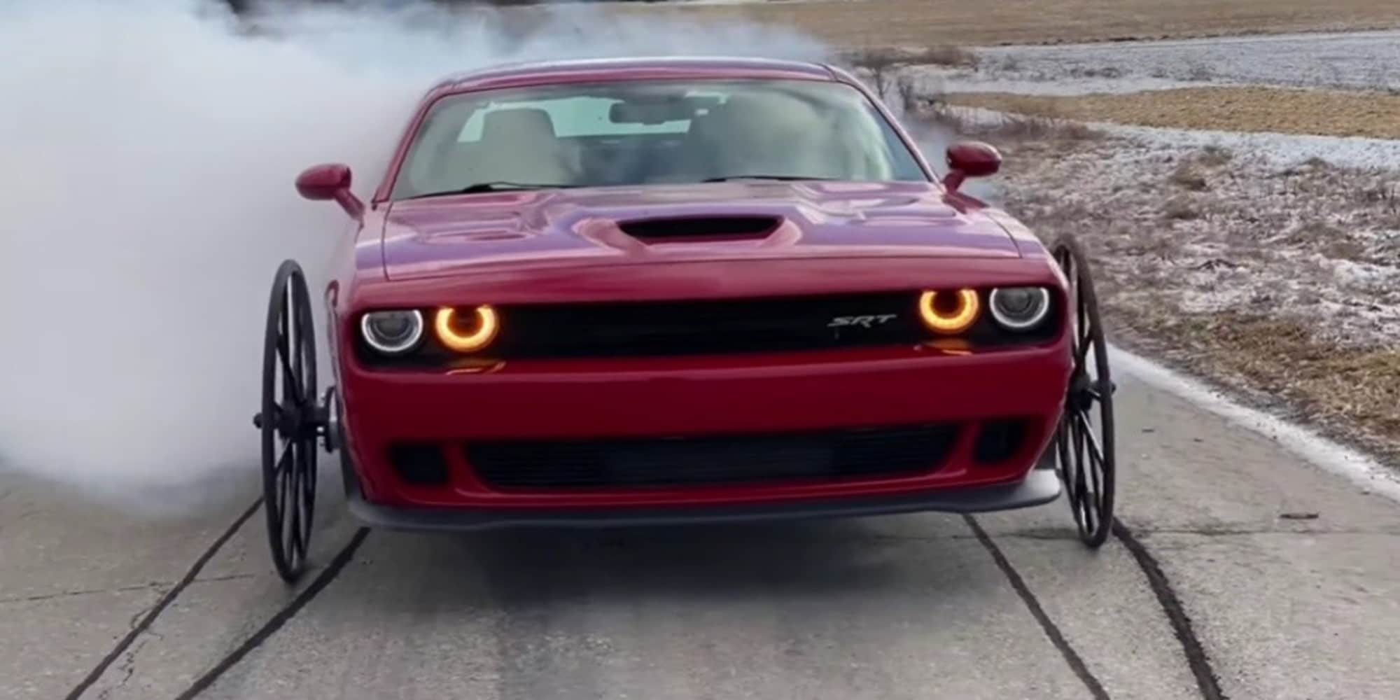 Dodge Challenger, uno youtuber la trasforma in un calesse da 707 cv
