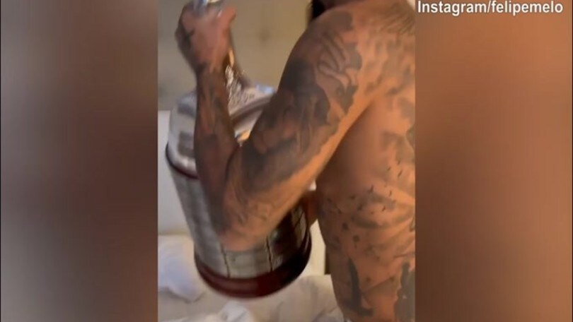 Felipe Melo a letto con...la Copa Libertadores!