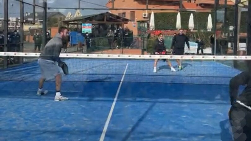 Totti-De Rossi, che sfida a padel! E Francesco si arrabbia con Candela