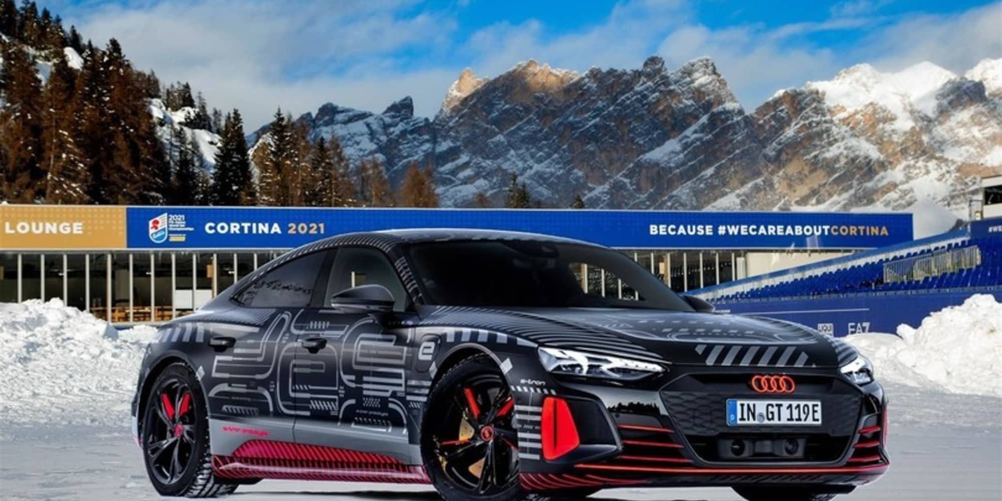 Audi e-tron GT, la supercar elettrica si mostra a Cortina