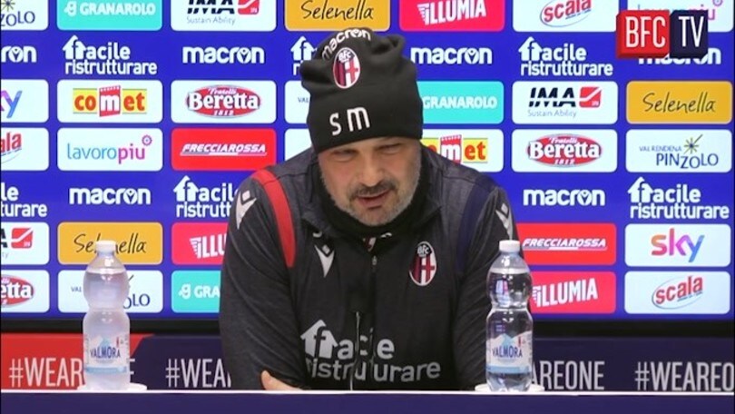 Miha show sulle scarpe: "Le compravo al mercato delle pulci"